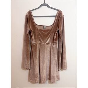 ASOS Size 8 Dress Velvet Light Pink Low Cut NWT Bell Sleeves Romantic Boho Cute